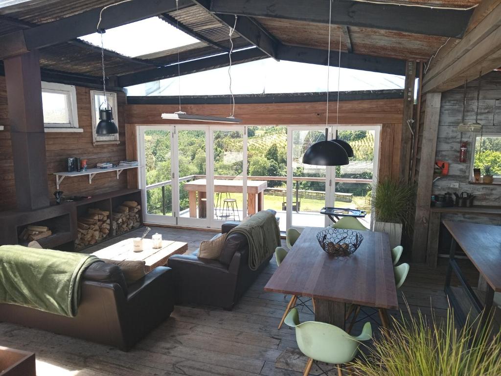 Posezení v ubytování Oakridge Glamping