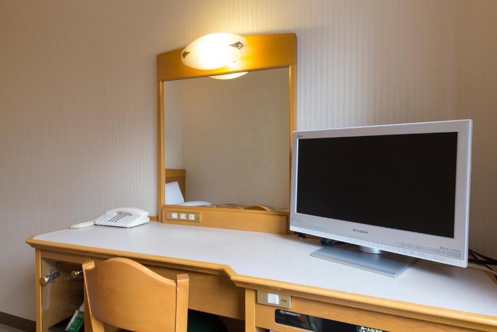 TV a/nebo společenská místnost v ubytování Nagoya B's Hotel