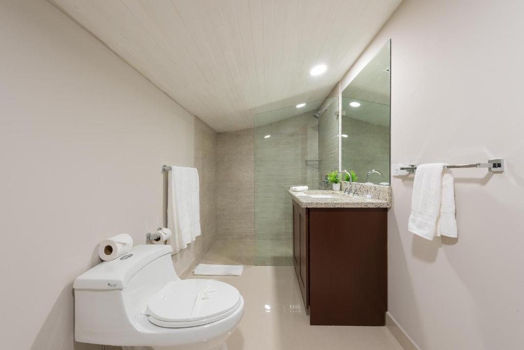 Koupelna v ubytování Flamingo Marina Cove 617- Oceanfront 3 Bedroom Condo