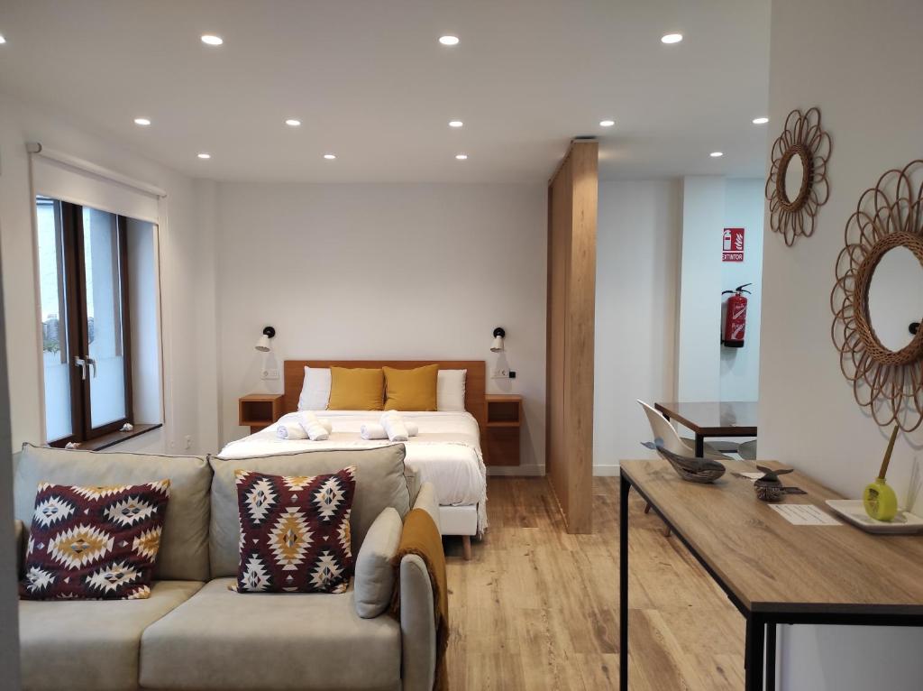 Postel nebo postele na pokoji v ubytování Apartamentos la Garita - El Taller - Cudillero