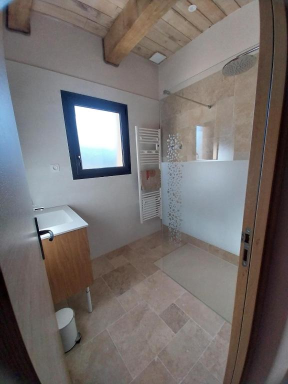 Baðherbergi á Gîte Au point de Vue