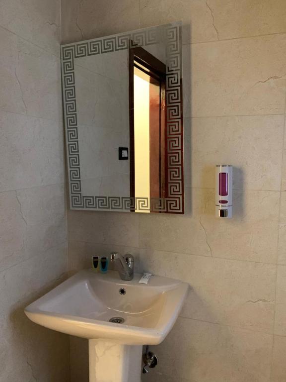Koupelna v ubytování Montana Hotel