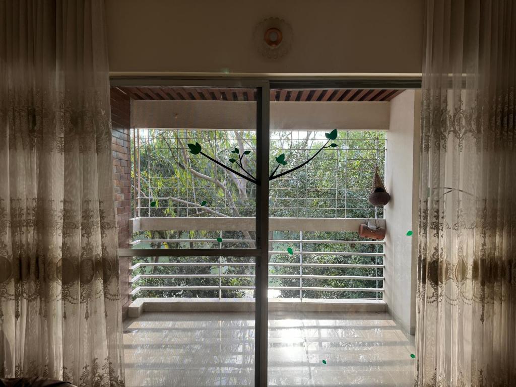 Μπαλκόνι ή βεράντα στο Lakeview Apartment UTTARA Dhaka City Centre