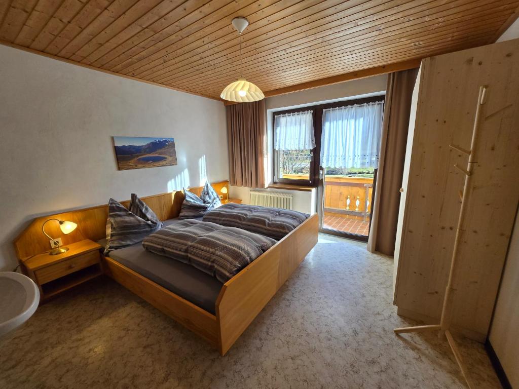 Postel nebo postele na pokoji v ubytování Ferienwohnungen Strickner