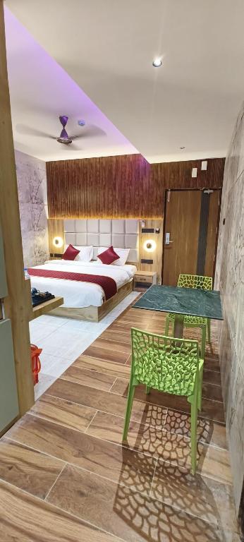 Postel nebo postele na pokoji v ubytování Hotel Pandian