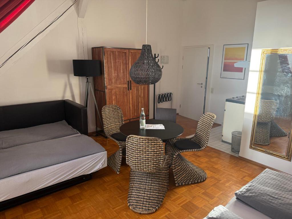 Postel nebo postele na pokoji v ubytování WHLIVING - Apartments & Studios in Konstanz