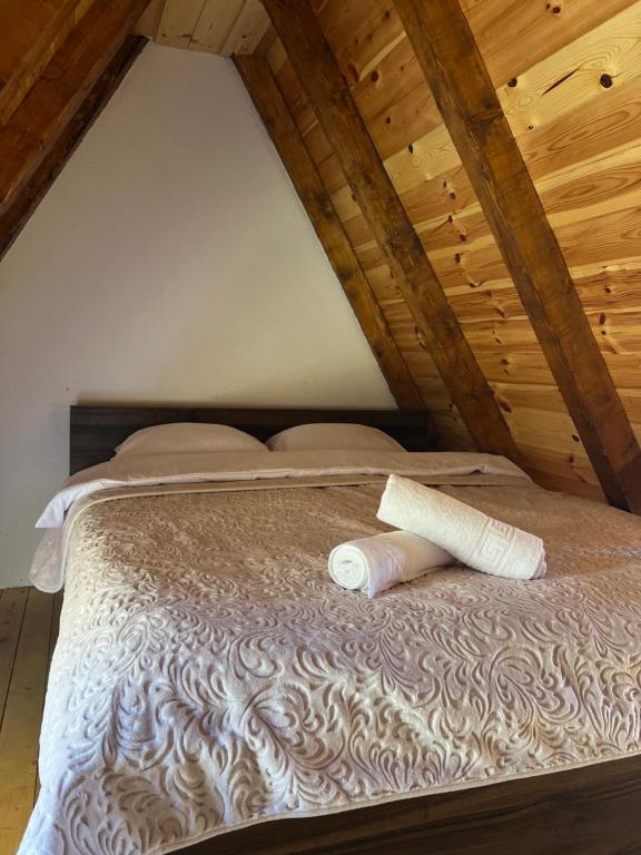 Postel nebo postele na pokoji v ubytování Pjesnikova Dolina