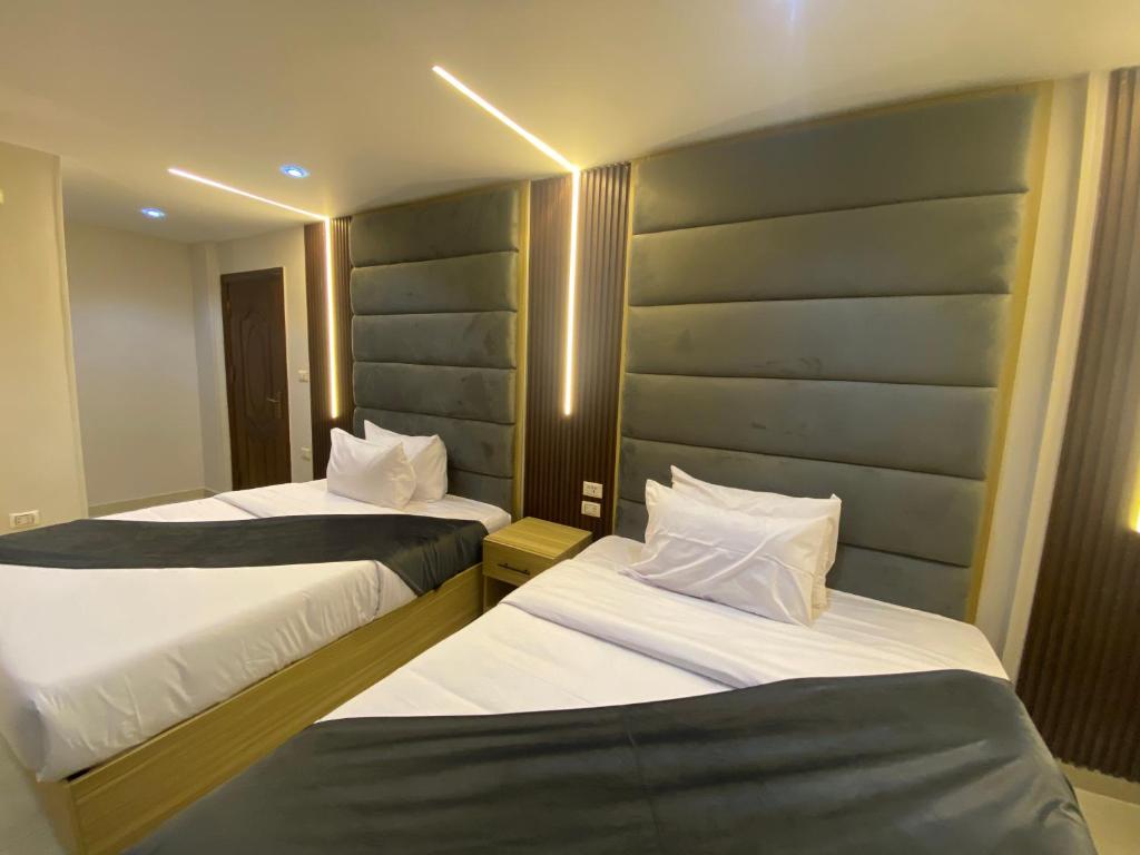 Postel nebo postele na pokoji v ubytování Giza Pyramids Boutique Hotel