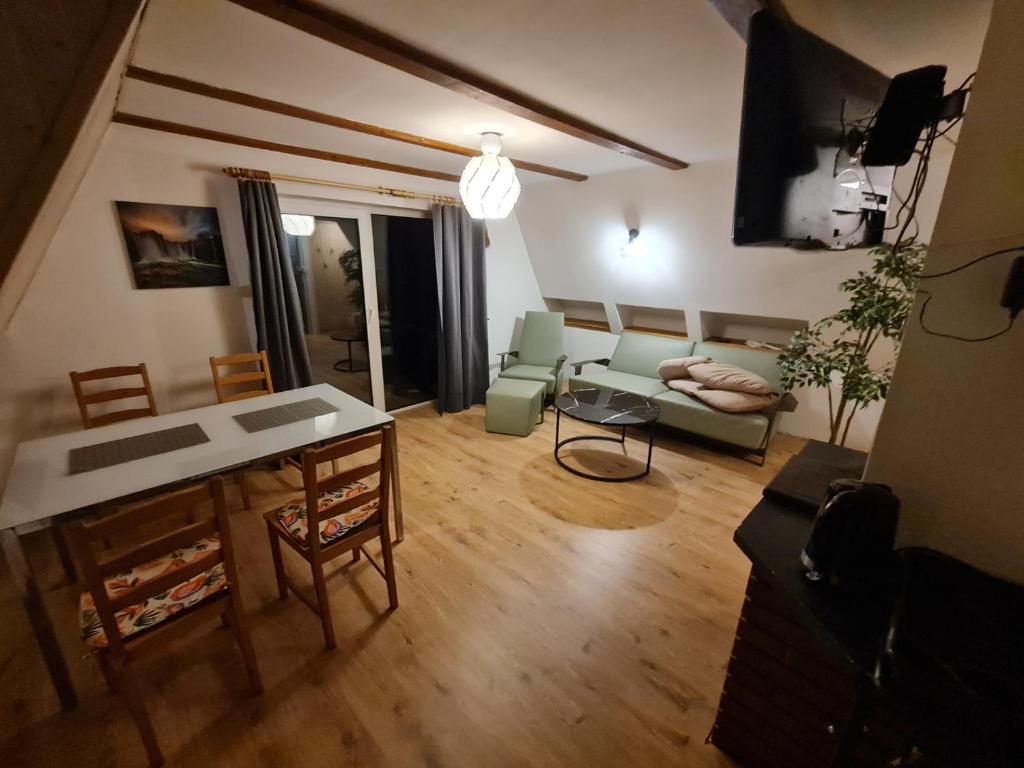 Posedenie v ubytovaní Oliwne Wzgórza