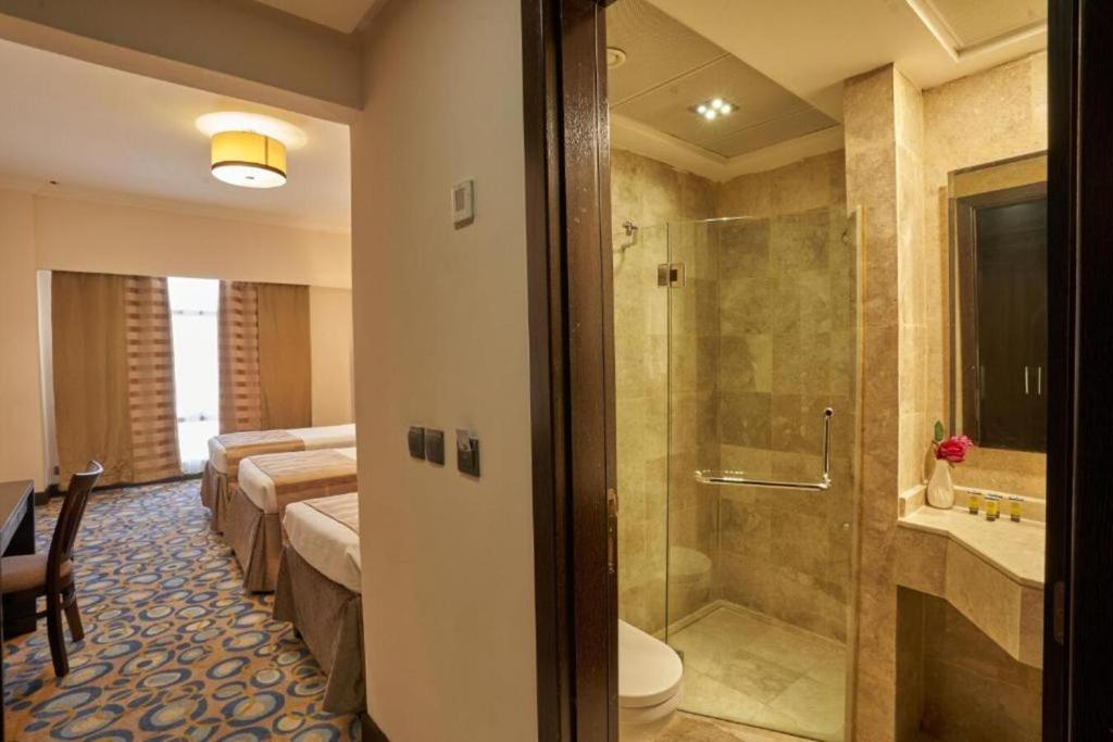 Koupelna v ubytování Al Hidayah Towers Hotel