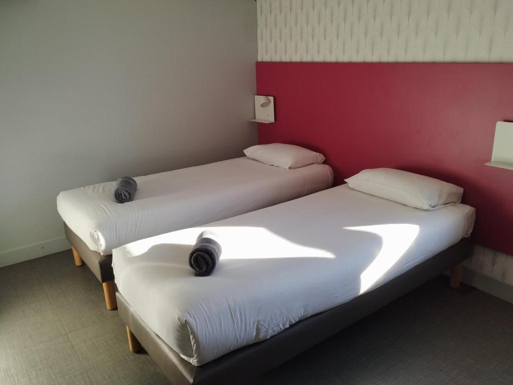 Postel nebo postele na pokoji v ubytování Fasthôtel Clermont-Ferrand Gerzat