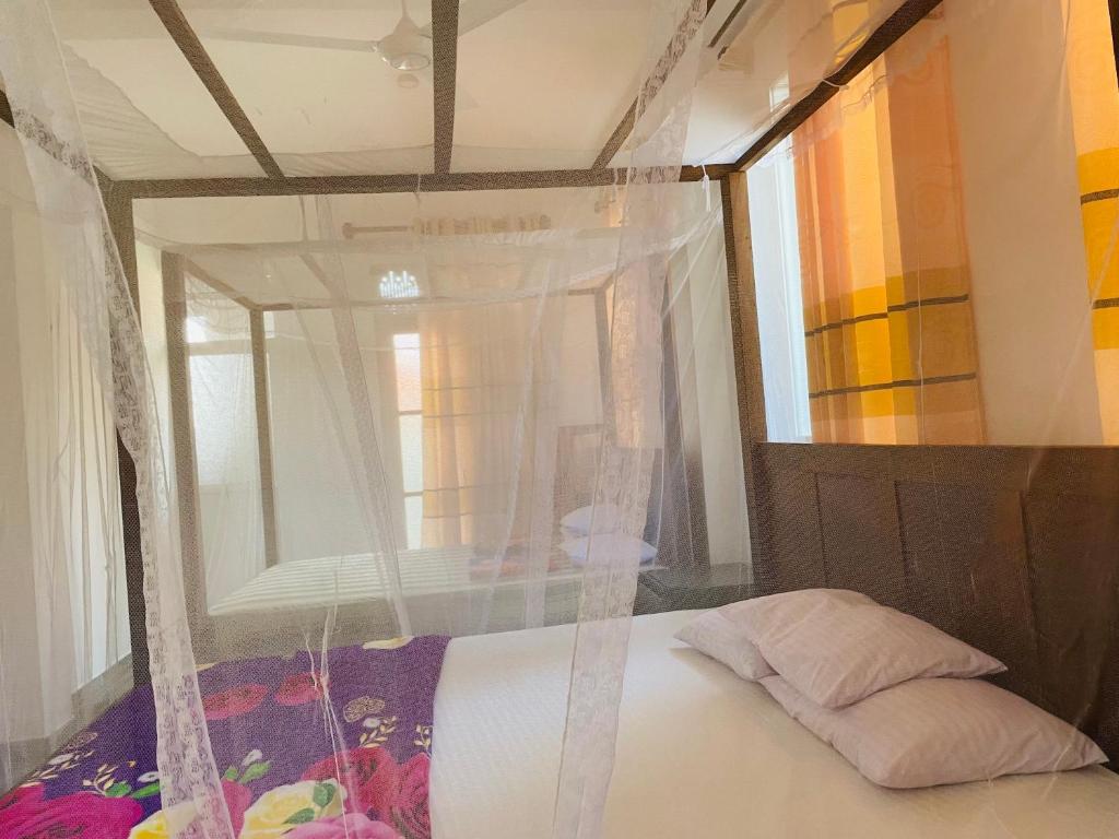 Postel nebo postele na pokoji v ubytování Ocean bliss hiriketiya