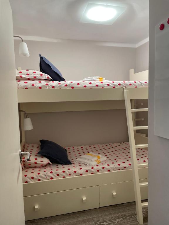 Posteľ alebo postele v izbe v ubytovaní Apartamentos Solneu