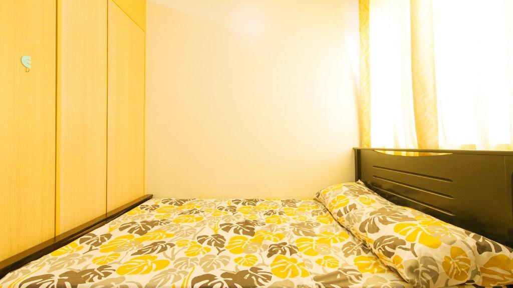 Jamah's Staycation at SMDC Trees Residences by RedDoorz - Deluxe Room