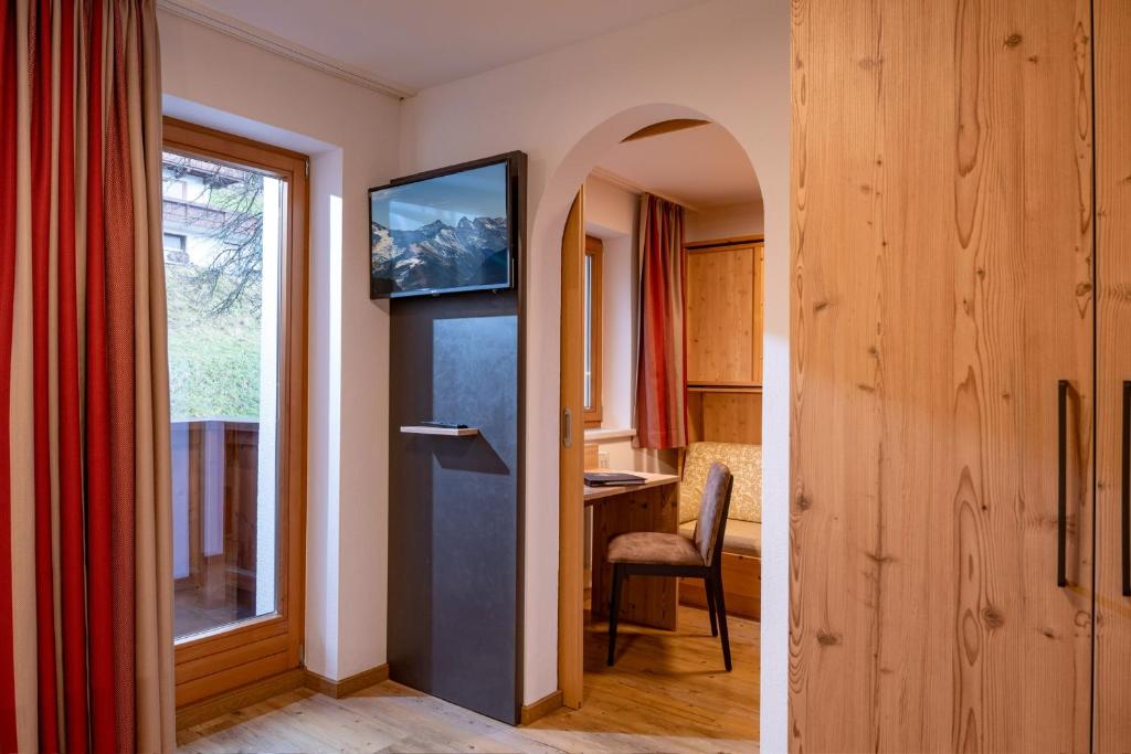 TV a/nebo společenská místnost v ubytování Das Sonnleiten Ski- und Motorradhotel Bruck im Zillertal