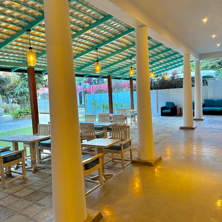 Posezení v ubytování Ella Inn Hotel