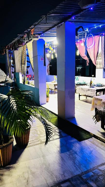 Večerní zábavní program pro hosty v ubytování Hotel Poonam Pushkar