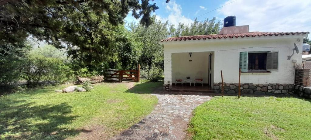 Κήπος έξω από το Emilia Posada de Montaña