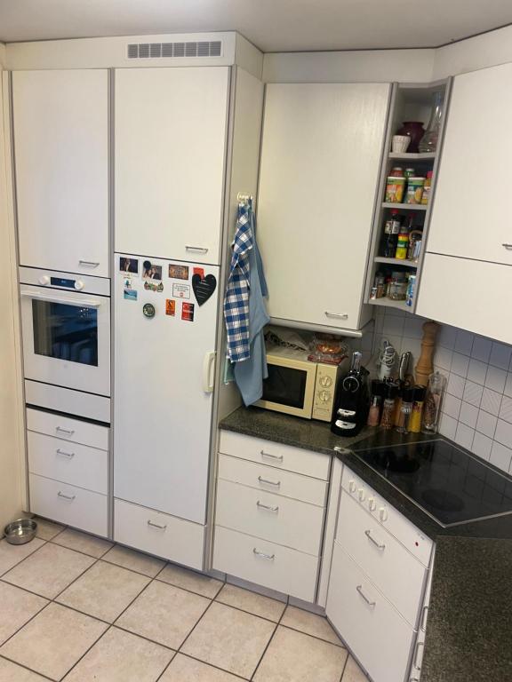 Kuchyň nebo kuchyňský kout v ubytování Zimmer mit privatem Badezimmer in guter Lage