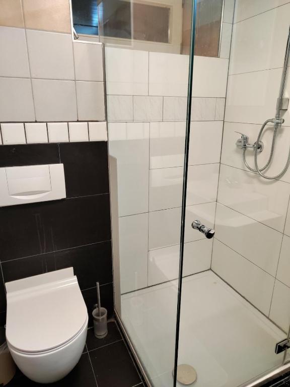 Koupelna v ubytování Gemütliches 2 Bettzimmer mit Gemeinschaftsbad und kleiner Küche