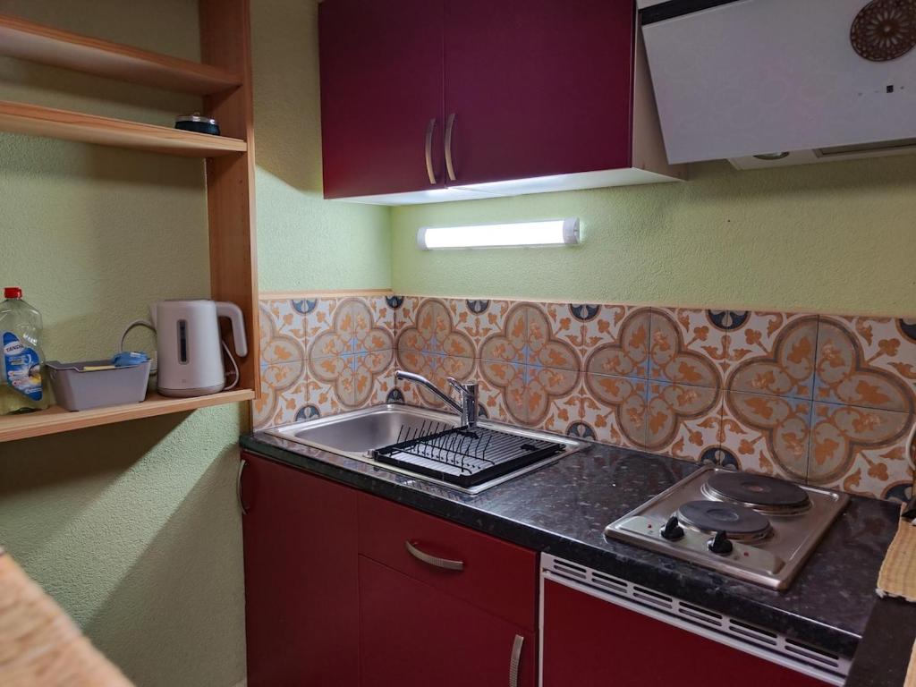 Kuchyň nebo kuchyňský kout v ubytování Gemütliches 2 Bettzimmer mit Gemeinschaftsbad und kleiner Küche