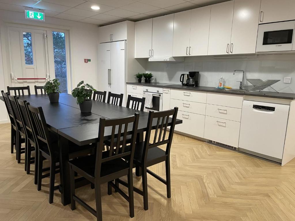 Kuchyň nebo kuchyňský kout v ubytování Forenom Hostel Gothenburg Säve