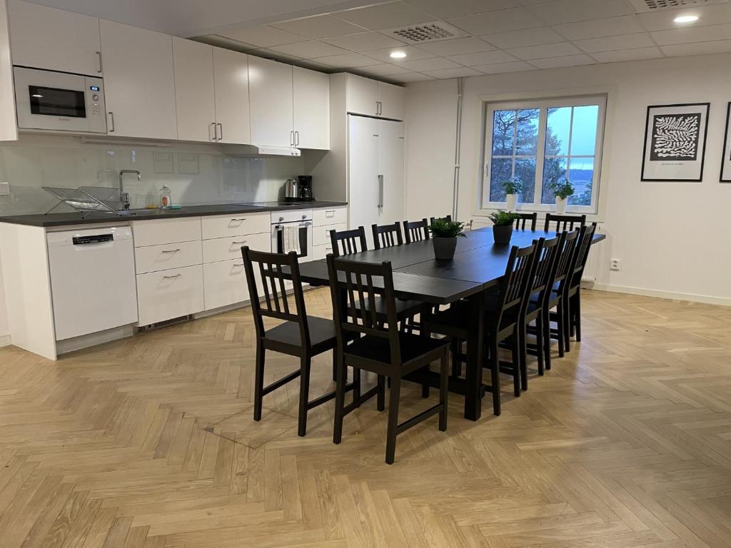 Kuchyň nebo kuchyňský kout v ubytování Forenom Hostel Gothenburg Säve