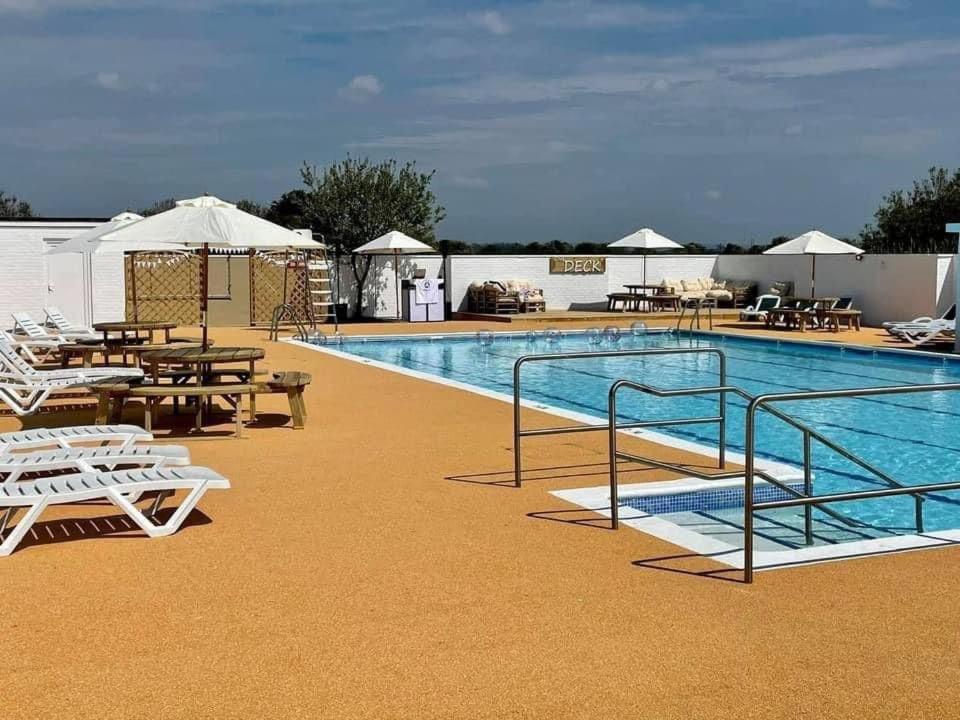 Bassein majutusasutuses Beautiful 2 Bedroom Chalet 22 Cordova, Selsey või selle lähedal