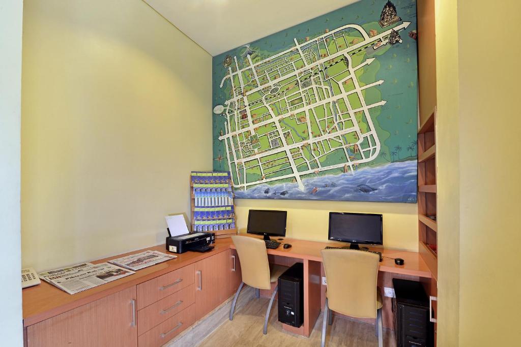TV a/nebo společenská místnost v ubytování Whiz Hotel Malioboro Yogyakarta