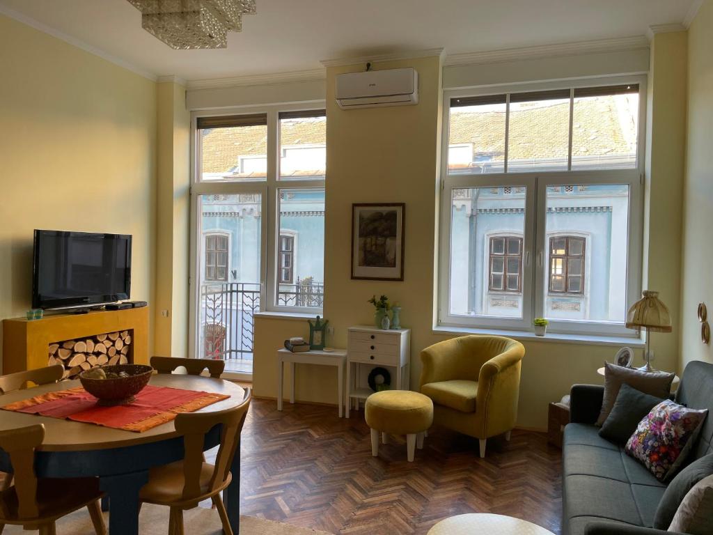 TV i/ili multimedijalni sistem u objektu Ergzotic Apartments & Room