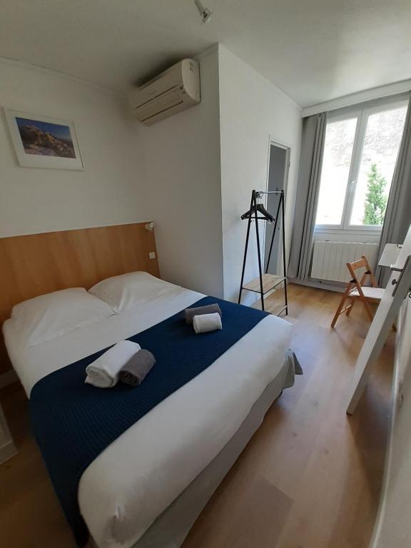 Postel nebo postele na pokoji v ubytování Hôtel L'Herbier d'Orange