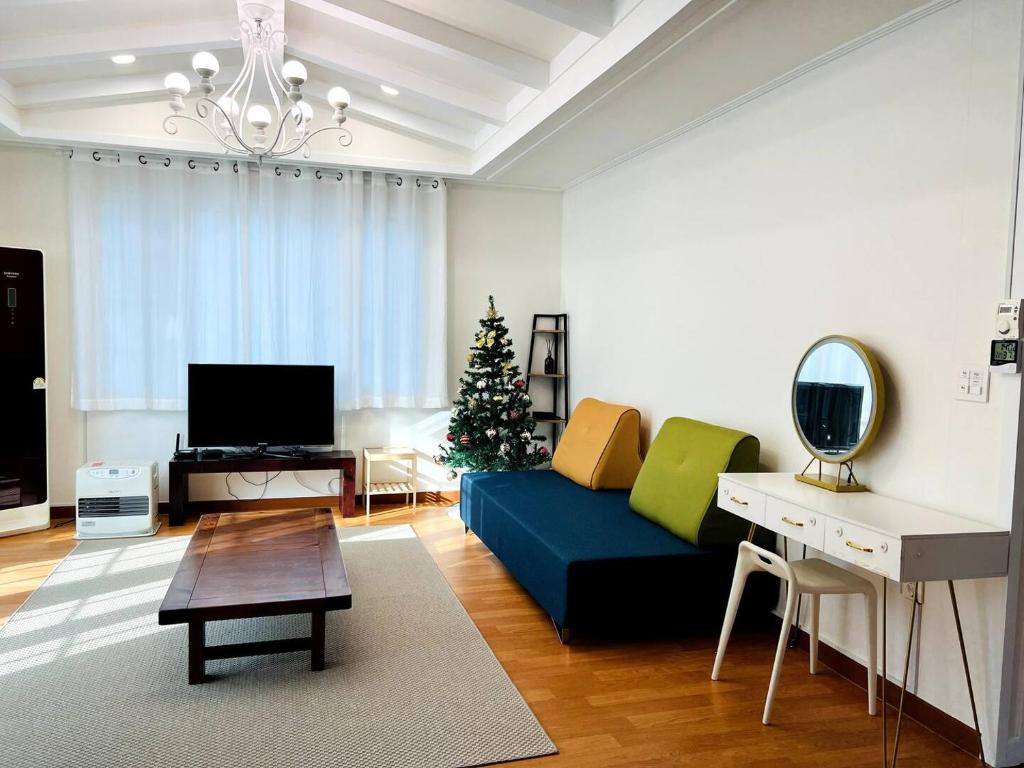 TV a/nebo společenská místnost v ubytování Beauty pension & camping 미녀펜션 야수캠핑