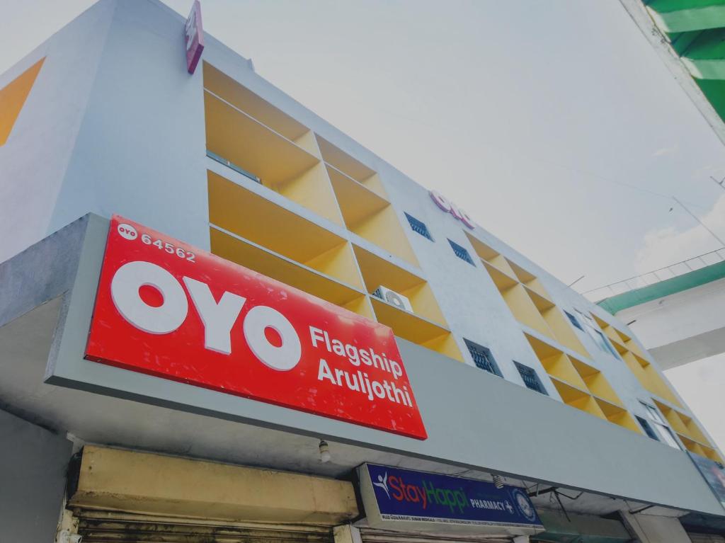 Supermarket nebo jiné obchody v  hotelu nebo okolí