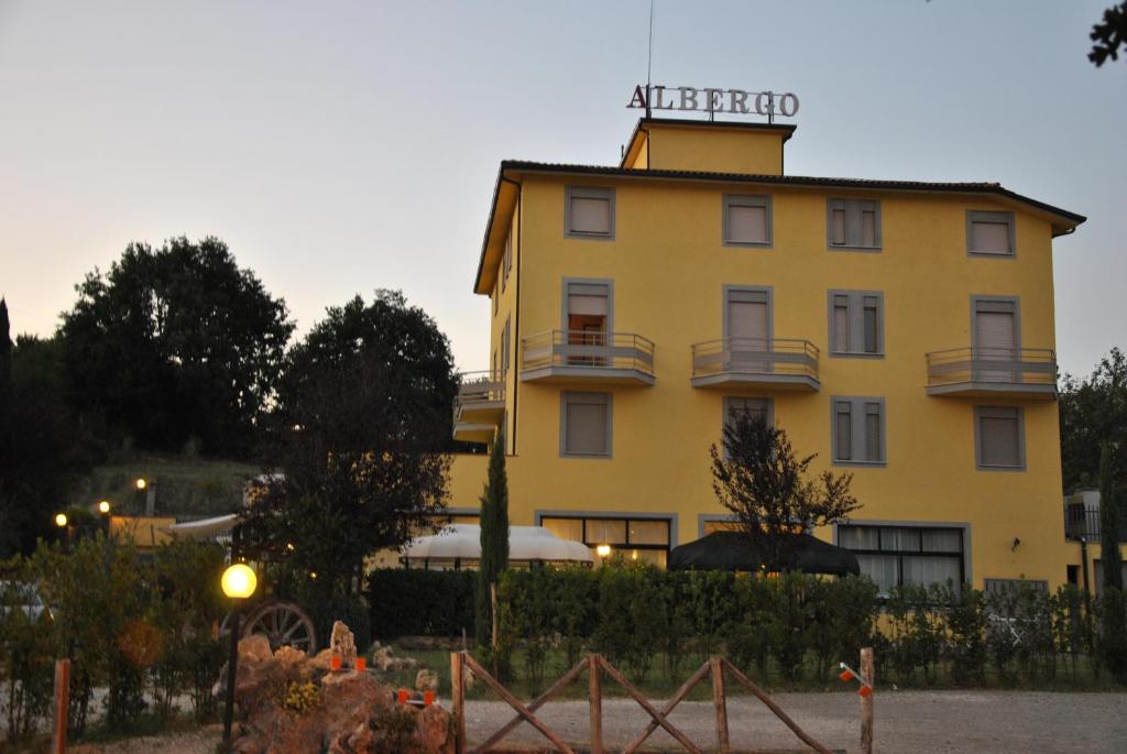 Budova, kde se hotel nachází
