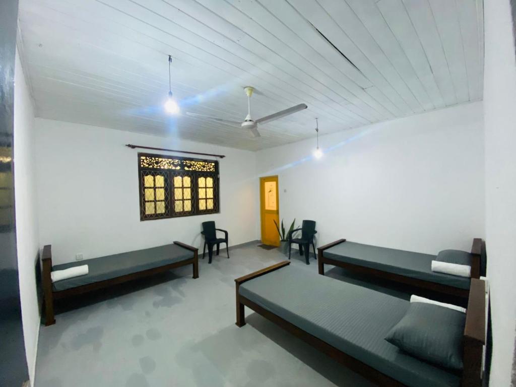 Postel nebo postele na pokoji v ubytování Chill Hostel Madiha
