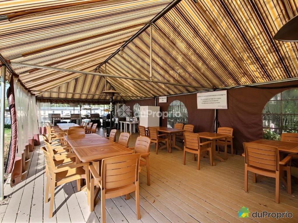 Restaurace v ubytování Condos Memphrémagog
