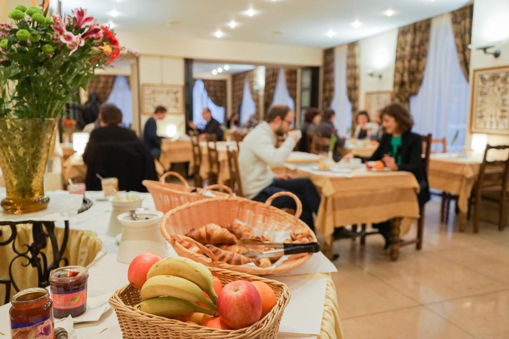 Jídlo v hotelu nebo okolí