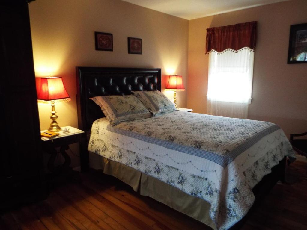The Tillie Pierce House Inn - Habitación Triple Con Vistas Al Jardín