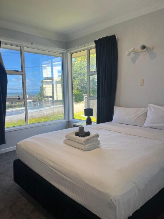 Gallery image of Kiwi Holiday Home with a View in Auckland