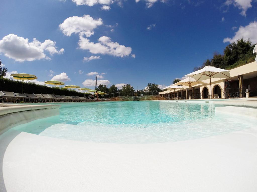 Bazén v ubytování Le Onde Resort nebo v jeho okolí