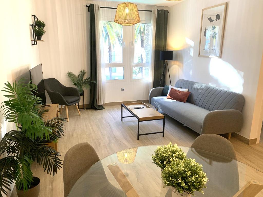 a living room with a couch and a table at Laguna Home in Ayamonte