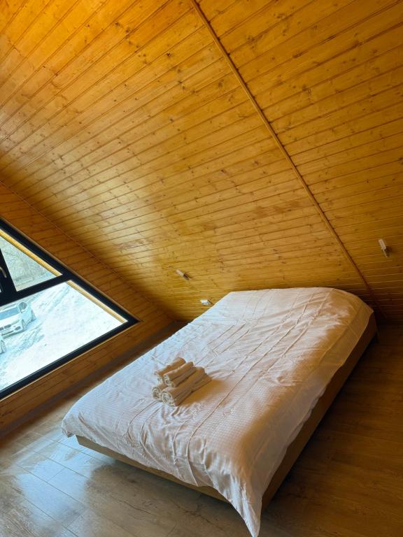 Postel nebo postele na pokoji v ubytování Cozy Aframe Valea Doftanei