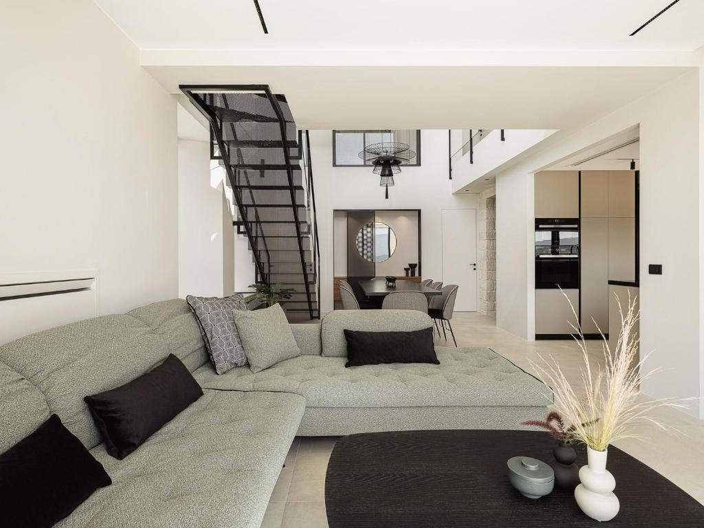 Część wypoczynkowa w obiekcie Villas Phos and Kallos