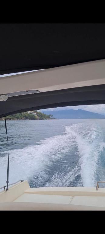 Passeio de Lancha 25 pés para 6 pessoas em Ilhabela - Maison Mobile