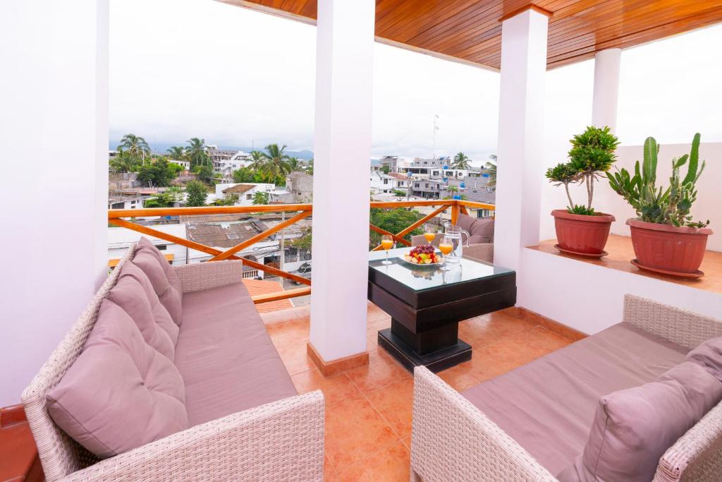 Posezení v ubytování EXCLUSIVE CONDO GALAPAGOS and BEYOND 1