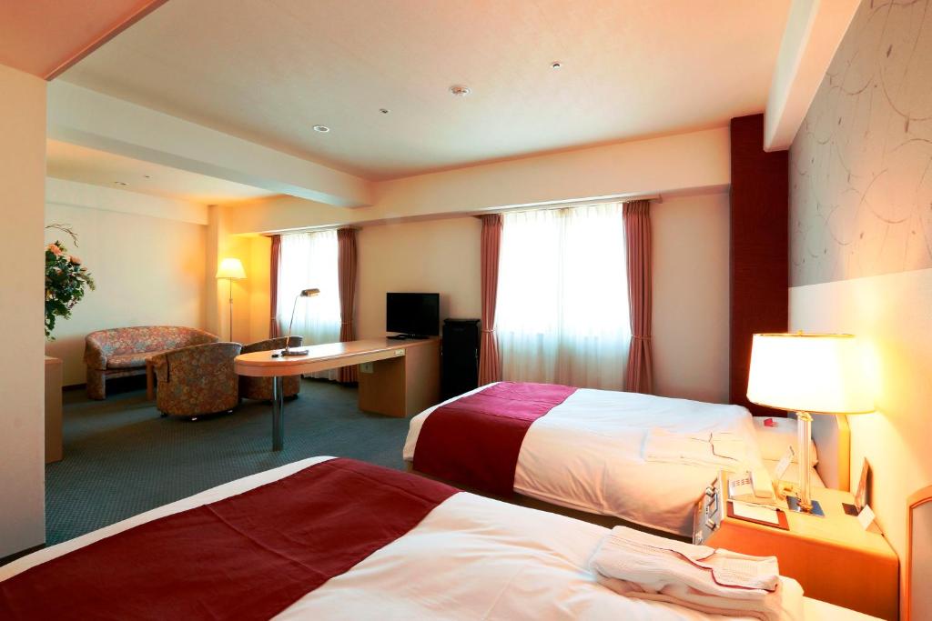 En eller flere senger på et rom på Nest Hotel Matsuyama