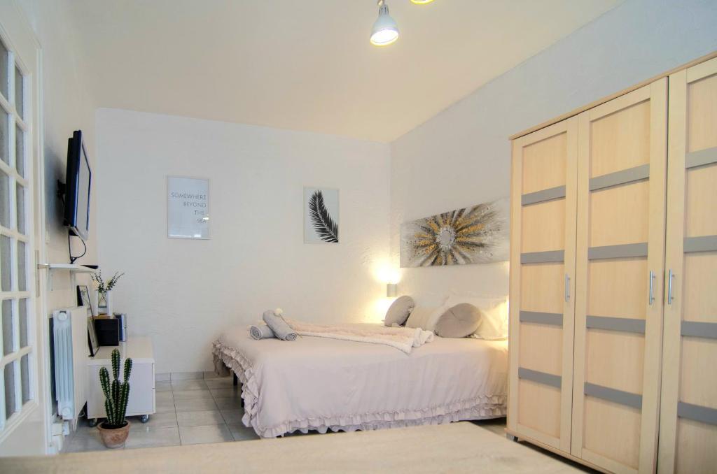 Postel nebo postele na pokoji v ubytování Appartement 32m2 Juan les Pins 350 m plage climatisé WIFI centre