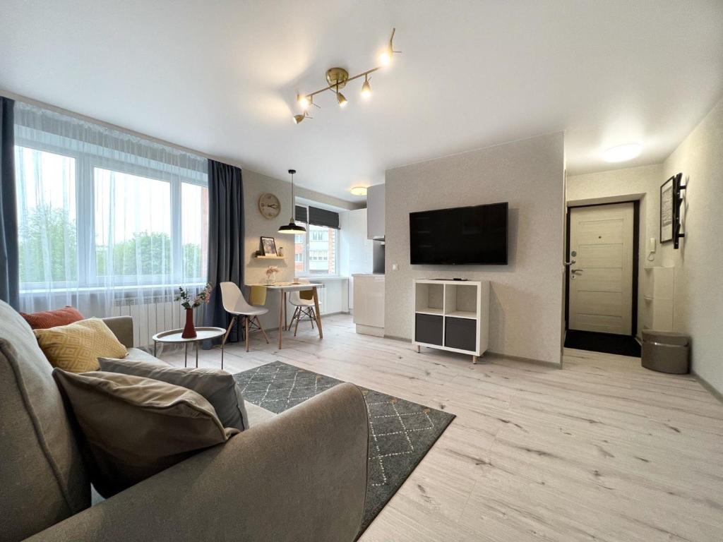 a living room with a couch and a flat screen tv at City Center Apartment in Narva
