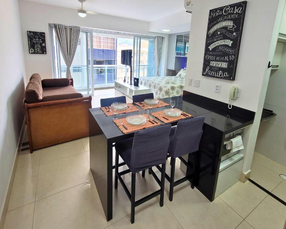 a kitchen with a table and chairs in a room at Book Santos Unlimited 1216 - Vista Lateral do Mar in Santos