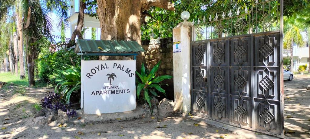 Zahrada ubytování Royal Palms Apartment A2